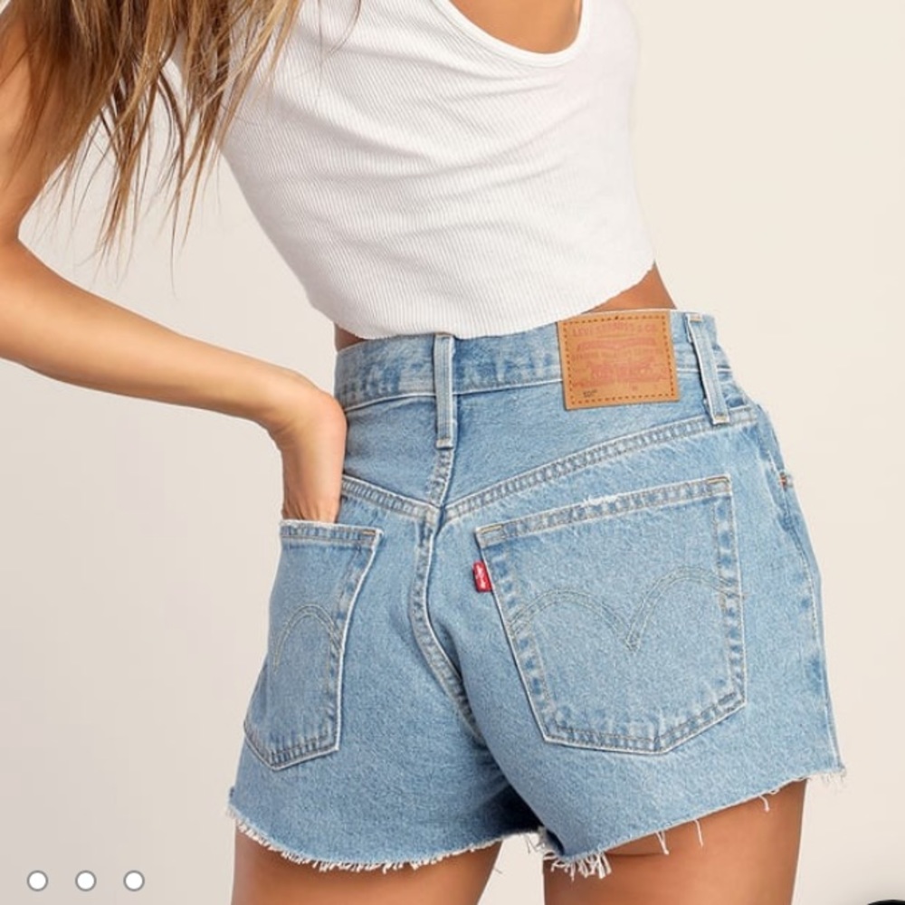 501 LEVI Light Stone Wash High Rise Distressed Denim Shorts - Size 32